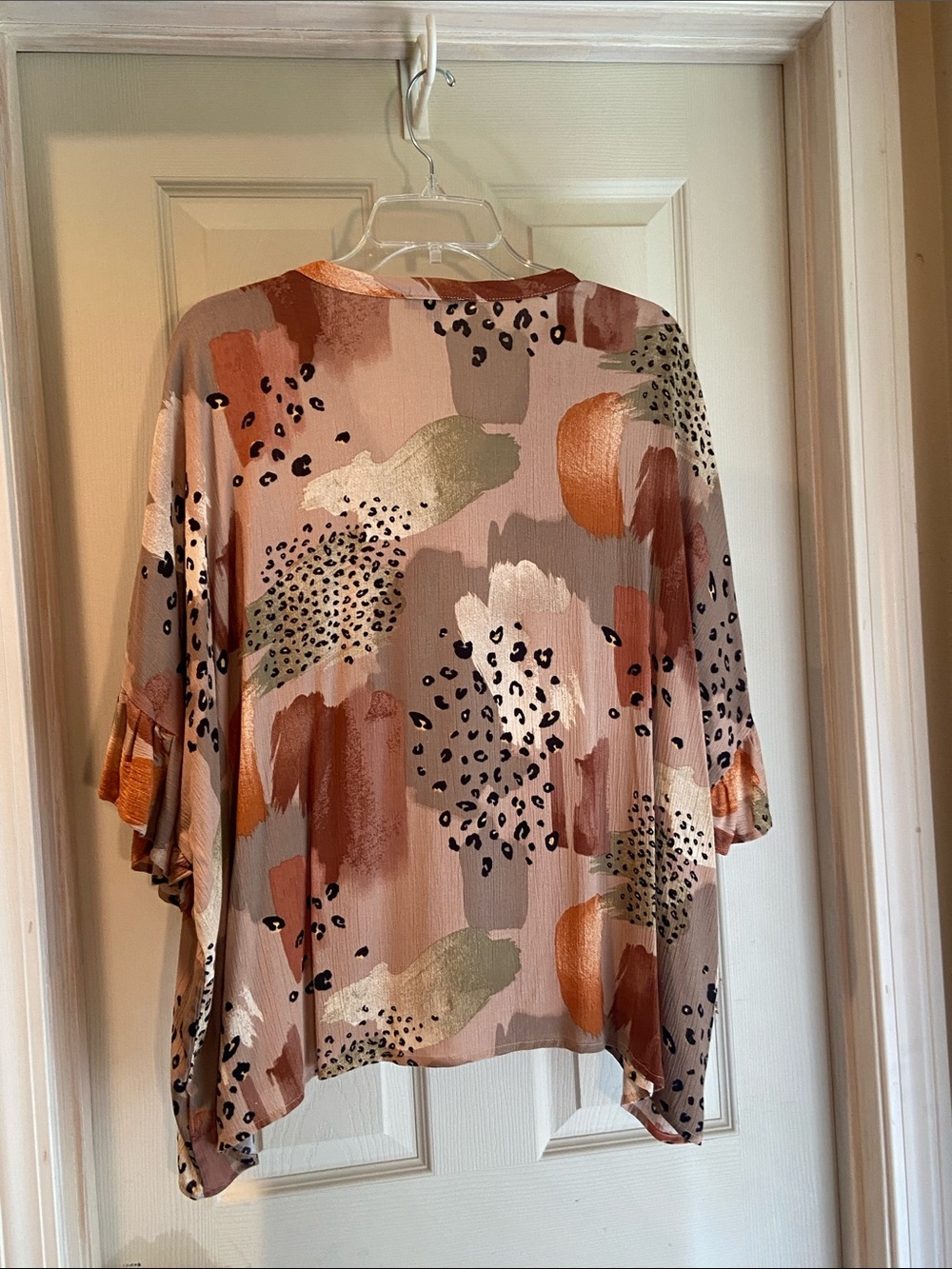ODDY Blush Multi-Color Button Front V-Neck Blouse - Picture 7 of 16